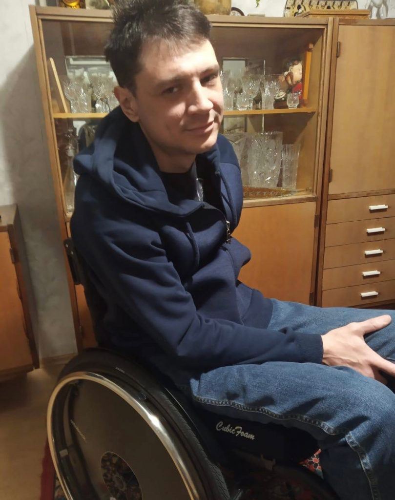 Михаил Никифоровский получил коляску активного типа